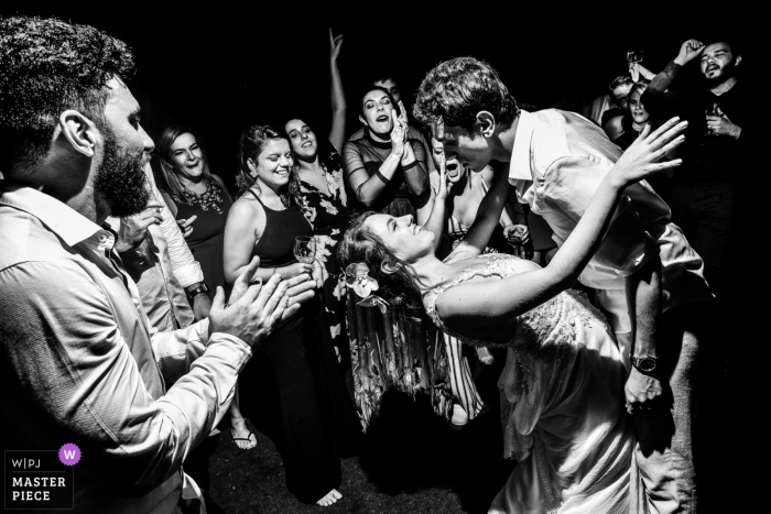 Photo by: <a href="https://www.wpja.com/contests/2019-v12/best-wedding-photographers/2548864">Vinicius Fadul - Campinas São Paulo</a> Monte Alegre do Sul - São Paulo wedding photographer - Image in black and white of the Couple dancing