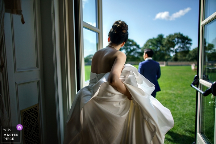 Photo by: <a href="https://www.wpja.com/contests/2019-v13/best-wedding-photographers/2549231">Emin Kuliyev - Bronx New York</a> Oheka castle wedding photography - bride getting ready with dress