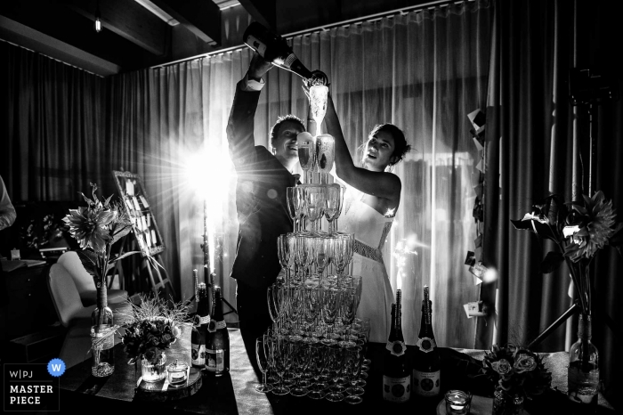 Foto von: <a href="https://www.wpja.com/contests/2019-v13/best-wedding-photographers/2549286"> Gaelle Le Berre - Mount Waverley Victoria </a> Hotel de la Mer, Brignogan Plage, Frankreich Hochzeitsempfang Veranstaltungsort Fotografie in schwarz und weiß.