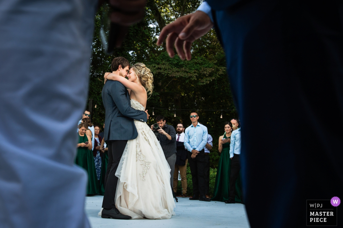 Der erste gemeinsame Tanz der Braut und des Bräutigams aus New Jersey – Fotografie des Hochzeitsempfangs