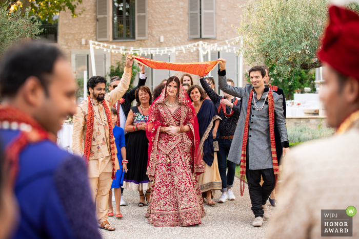 Wedding Ceremony photography, Bastide Saint Julien (Brignoles, France)	| When the bride is coming