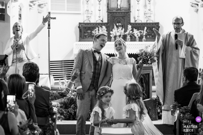 Flanders wedding photographer for indoor church weddings