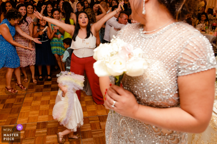 Photo by: <a href="https://www.wpja.com/contests/2019-v14/best-wedding-photographers/2553009">Siliang Wang - San Jose California</a> Dynasty Restaurant Wedding Venue Photography - The little girl walked over before the bride threw the bouquet