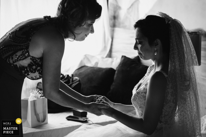Photo by: <a href="https://www.wpja.com/contests/2019-v14/best-wedding-photographers/2553474">Bruno Montt - Rio de Janeiro Rio de Janeiro</a> The last moment between mother and daughter before the ceremony. The connection between them is unique and the emotion takes over. | Wedding Photography from Solar da Palmeiras - Ilhada Gigóia/RJ - Brazil