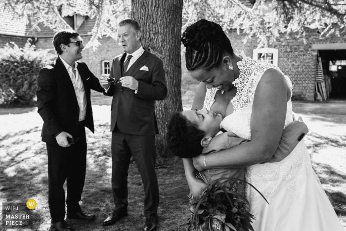 Photo by: <a href="https://www.wpja.com/contests/2019-v14/best-wedding-photographers/2553478">Jeremy Fiori - Angers </a> Chateau de Quesmy - France Wedding Ceremony Post Photos - Hug between the bride with her son