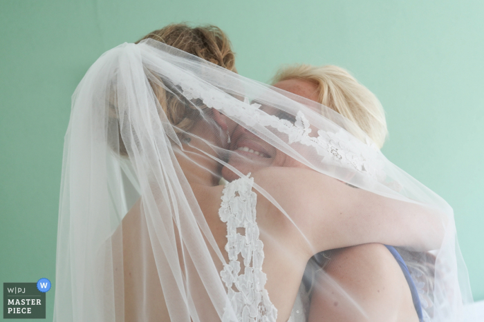 Photo by: <a href="https://www.wpja.com/contests/2019-v14/best-wedding-photographers/2553815">Peter Kos - Haarlem Noord Holland</a> Haarlem Wedding Reportage Photos - Emotional moment, two sisters in warm embrace