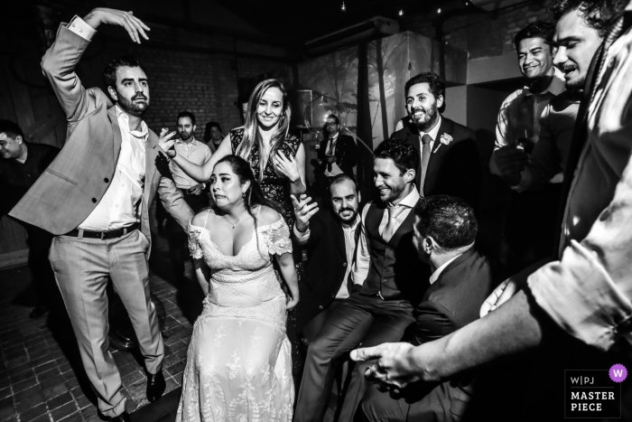 Photo by: <a href="https://www.wpja.com/contests/2019-v14/best-wedding-photographers/2554237">Vinicius Fadul - Campinas São Paulo</a> Couple with the wedding party at the reception - Celeiro Quintal - São Paulo event photography