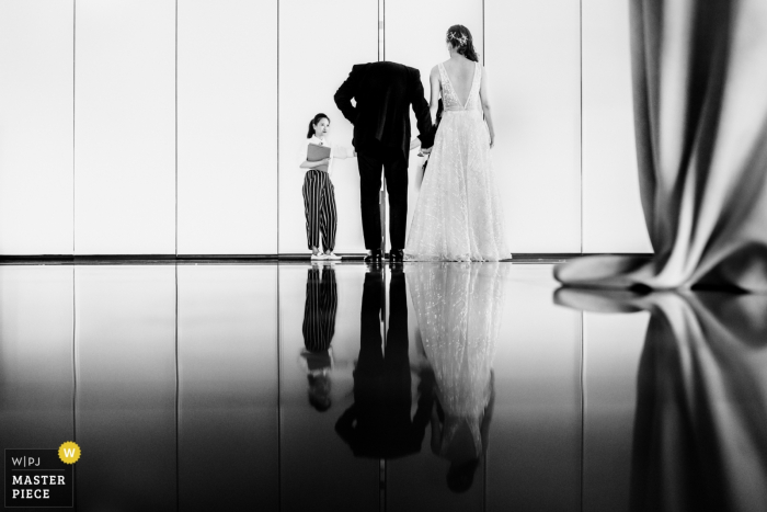 Photo by: <a href="https://www.wpja.com/contests/2019-v14/best-wedding-photographers/2554298">Cafa Liu - Richmond Hill Ontario</a> THE ARLINGTON ESTATE WEDDING VENUE PHOTOGRAPHER - The couple was getting ready to get into the reception