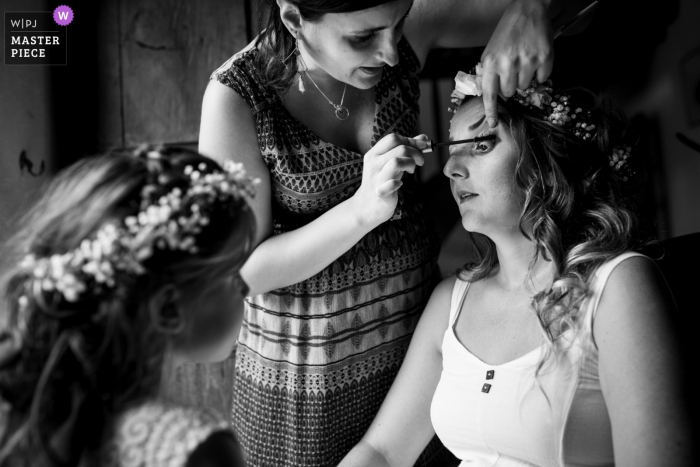 eylashes of The bride during getting ready Turenne wedding photography — The bride during getting ready
