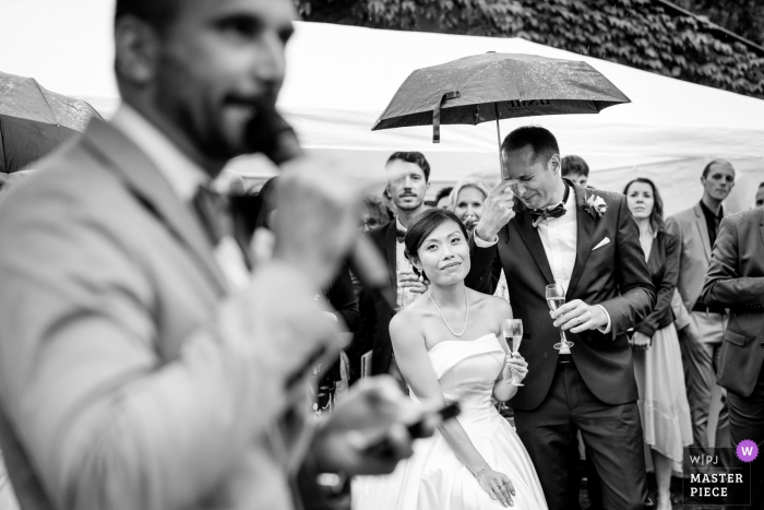 Family house in Nantes wedding photographer | Emotion of the groom during his brother toast.