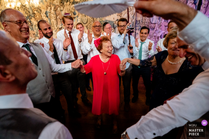 Lugar de bodas en la casa de Hatfield, Hertfordshire, Reino Unido: fotos de la abuela en la pista de baile