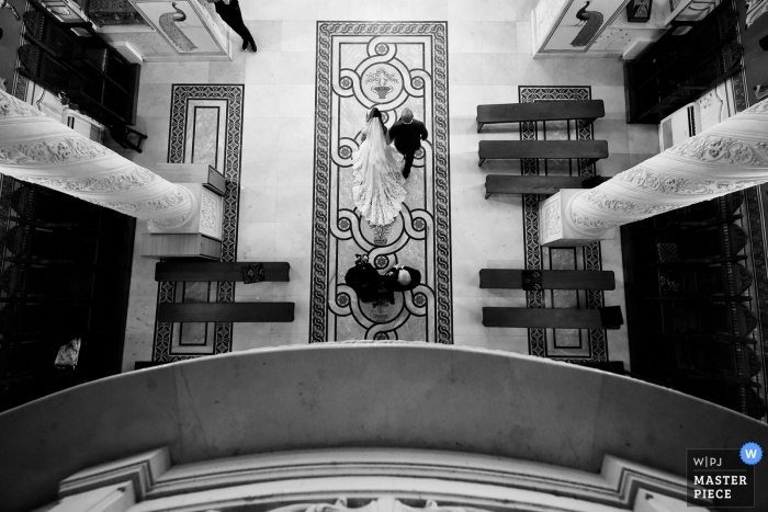 Romania wedding photo in black and white of the bride entering the church for the ceremony.