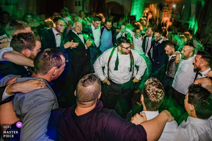 dancing kryptonite men Wedding Venue Location: Landhaus Spatzenhof Wermelskirchen | photography of dancing kryptonite men