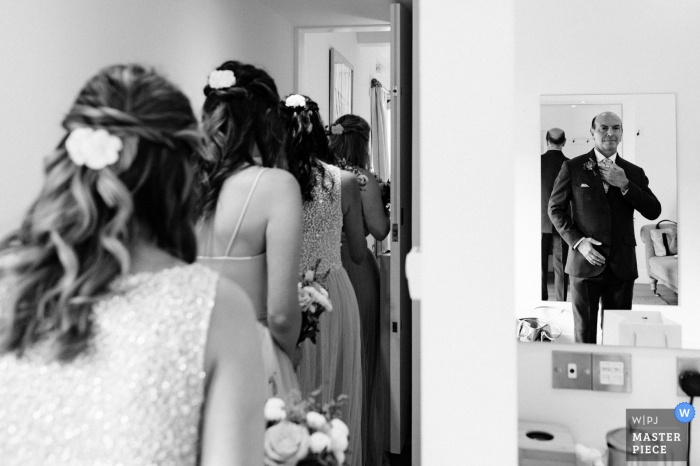 Zdjęcie: <a href="https://www.wpja.com/contests/2019-v15/best-wedding-photographers/2557371"> Emil Boczek - Wolverhampton West Midlands </a> Farbridge, Chichester, West Sussex, brytyjski fotograf ślubny - Ojciec panny młodej przed ceremonią