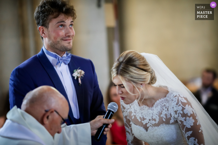 Foto: <a href="https://www.wpja.com/contests/2019-v16/best-wedding-photographers/2560246"> Julien Laurent Georges - Paris </a> Île-de-France Hochzeitsfotograf: In der Kirche - Sie sagt "Ja !!!!"