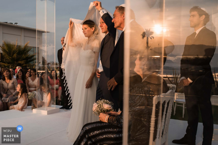 Nouvelle-Aquitaine	ceremony photographer - Wedding ceremony at the end of the day, just before the sunset, playing with reflections