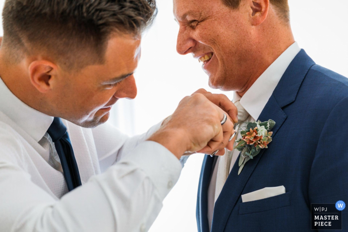 Photo by: <a href="https://www.wpja.com/contests/2019-v16/best-wedding-photographers/2561964">Matthias Tiemann - Gelsenkirchen Nordrhein-Westfalen</a> Germany getting ready pictures - the best man cuts the flowers from his groom