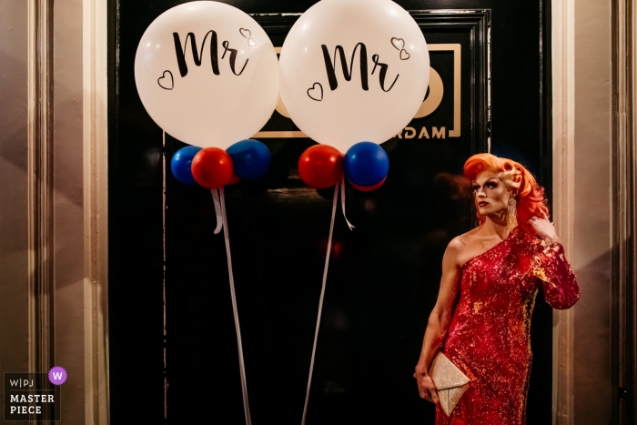 Foto: <a href="https://www.wpja.com/contests/2019-v16/best-wedding-photographers/2562019"> Leonard Walpot - Utrecht Utrecht </a> Niederlande empfangsort fotografie | Herr & Herr Ballons und Drag Queen