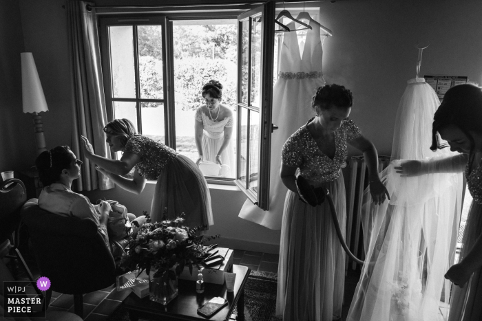 Photo by: <a href="https://www.wpja.com/contests/2019-v16/best-wedding-photographers/2562026">Jeremy Fiori - Angers </a> Wedding photographer serving Domaine de Chatillon - Images of the Getting ready for the bride