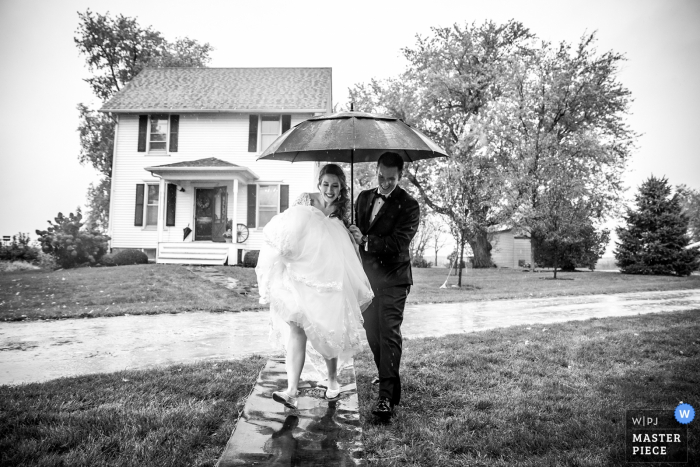 Photo by: <a href="https://www.wpja.com/contests/2019-v16/best-wedding-photographers/2562293">Milan Lazic - Chicago Illinois</a> the maro farm wedding photographer | bride and groom try to get in the house