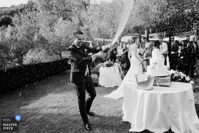 Photo by: <a href="https://www.wpja.com/contests/2019-v17/best-wedding-photographers/2562554">Francesca Vitulano - Gualdo Tadino Perugia</a> Umbria wedding reception venue photography of the groom after the cake cut