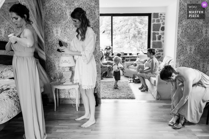 Photo by: <a href="https://www.wpja.com/contests/2019-v17/best-wedding-photographers/2563272">Valerie Teppe - Limoges </a> France wedding venue photographer | Domaine de Grolhier - Getting ready for the bridesmaids with dresses