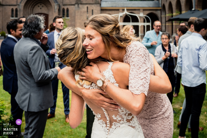 Photo: <a href="https://www.wpja.com/contests/2019-v17/best-wedding-photographers/2563397"> Caroline Elenbaas - Heijningen Noord Brabant </a> Bovendonk, Hoeven au lieu de la photographie de mariage | Félicitations à la mariée, de son meilleur ami.