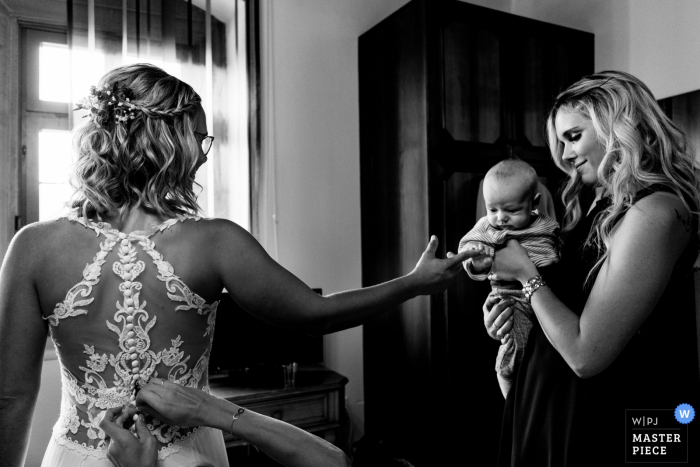 Photo by: <a href="https://www.wpja.com/contests/2019-v17/best-wedding-photographers/2563605">Steven Herrschaft - Lützelbach Hessen</a> Schloss Liebenstein Parents at the Wedding getting ready for the ceremony with a baby.