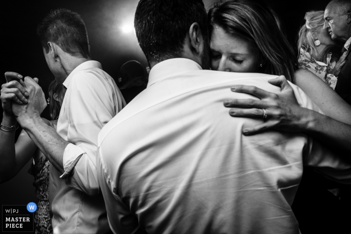 Photo by: <a href="https://www.wpja.com/contests/2019-v17/best-wedding-photographers/2564772">Yves Schepers - Bonheiden Antwerpen</a> Flanders wedding reportage – Reception venue pictures | Close-up during a slow dance