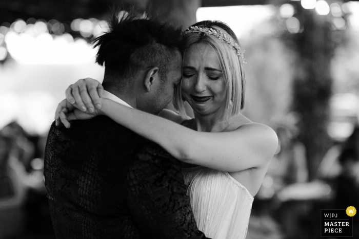 Photo: <a href="https://www.wpja.com/contests/2019-v17/best-wedding-photographers/2564808"> Darren Hendry - Pasadena en Californie </a> Pappy and Harriets, Pioneertown, CA - Photographe de mariage - Première danse très émouvante
