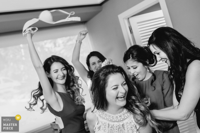 Photo by: <a href="https://www.wpja.com/contests/2019-v17/best-wedding-photographers/2564978">Sergio Cueto - Alcala de Henares Madrid</a> Club de Golf La Moraleja wedding venue photos of the Bride getting ready
