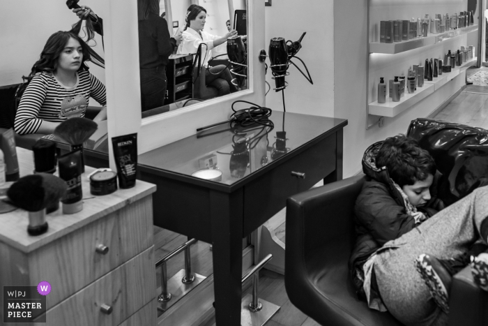 Photo by: <a href="https://www.wpja.com/contests/2019-v17/best-wedding-photographers/2565010">Dante Ceccon - Lima Lima</a> Hair Salon Miraflores Lima wedding pictures of Getting Ready with childs