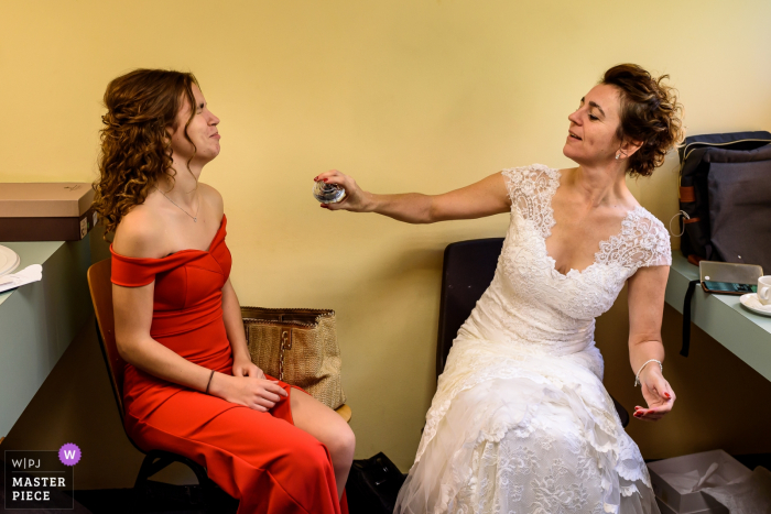 Photo by: <a href="https://www.wpja.com/contests/2019-v18/best-wedding-photographers/2566350">Elke Teurlings - Geldrop Noord Brabant</a> Getting Ready room photography - The bride sprays perfume on her daughter which does not really like the idea by the look of it