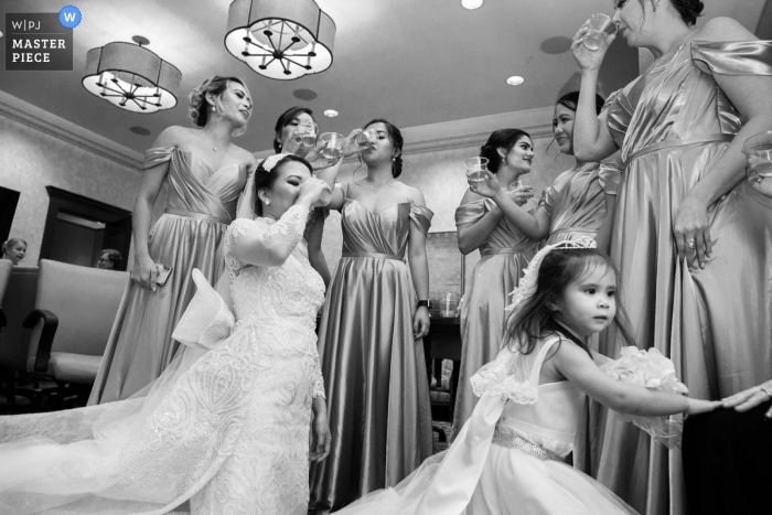 Bridesmaids toast before weddings Newnan Centre photos before the ceremony | Bridesmaids toast before weddings