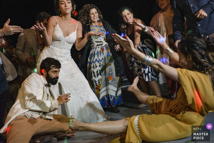 Photo by: <a href="https://www.wpja.com/contests/2019-v18/best-wedding-photographers/2567502">Clara Sampaio - Rio de Janeiro Rio de Janeiro</a> Wedding photography on a boat in Paraty, Rio de Janeiro, Brazil - Guests go crazy on the dance floor