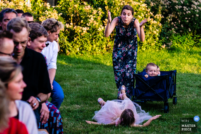 Photo by: <a href="https://www.wpja.com/contests/2019-v19/best-wedding-photographers/2571045">Simon Leclercq - Leuven Vlaams Brabant</a> Flanders wedding photographer in Helecine - Poor Bride's maid helping children at outdoor ceremony