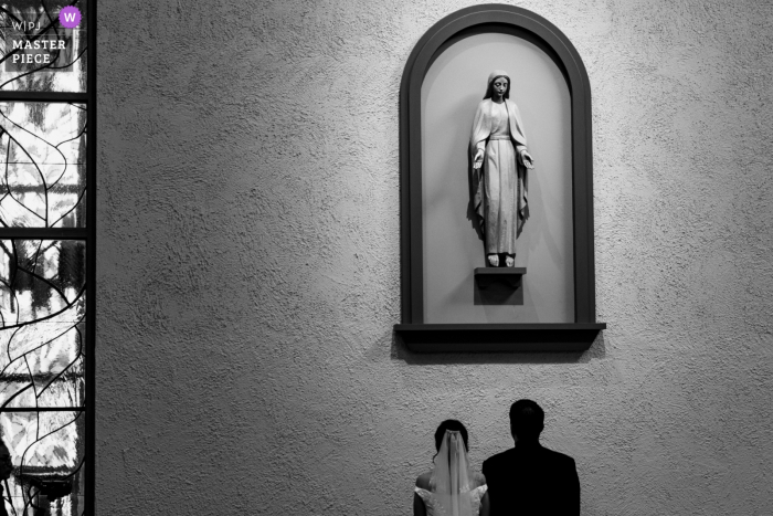 California - Fotografía de la Ceremonia del Sur: un momento tranquilo en la boda para esta novia y el novio