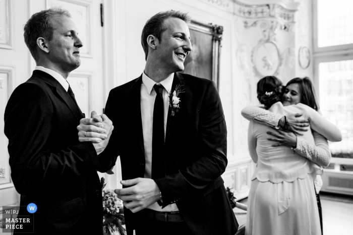 Photo by: <a href="https://www.wpja.com/contests/2019-v19/best-wedding-photographers/2569614">Rosa Engel - Aachen Nordrhein-Westfalen</a> Wedding in Aachen - Black and White hugs - Emotion Photography