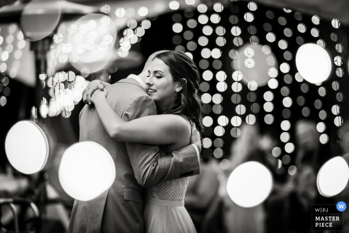 Granja del tío de la novia en las afueras de Longmont, Colorado - Foto de boda del Primer baile.