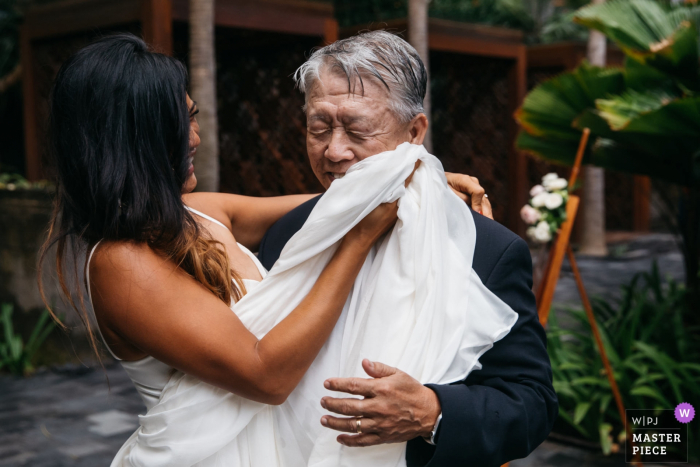 Photo by: <a href="https://www.wpja.com/contests/2019-v19/best-wedding-photographers/2570666">Fille Roelants - Antwerpen Antwerpen</a> Flanders wedding reception venue photo contains: the bride wiping her dad's face dry during the father-daughter's dance