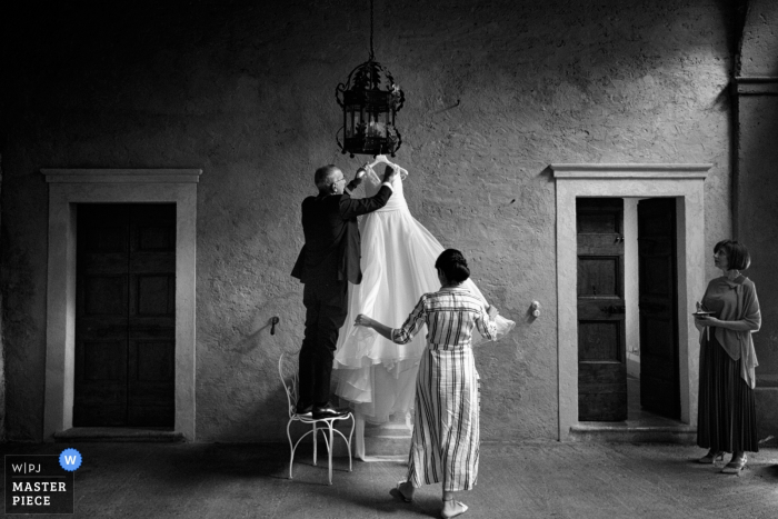 Convento dell’Annunciata, Medole, Mantova wedding image contains: Getting ready Bride.