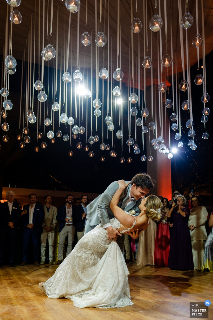 Foto de casamento no Peru na recepção | Primeira dança da noiva e do noivo