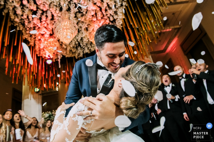 the bride and groom first dance Panama wedding photographer: Party at the reception with the bride and groom first dance
