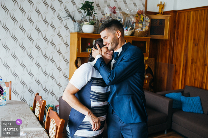 Dolna Strehova, Slowakije trouwfoto's van de bruidegom en moeder