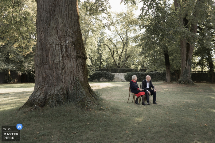 Love is never getting old - guests outdoors under the trees Geneva Wedding Photographer: Love is never getting old | Outdoor under the trees