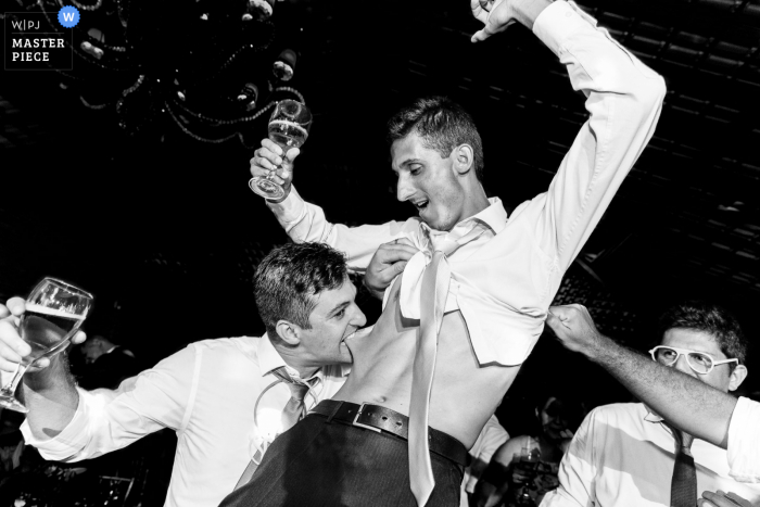 Minas Gerais wedding reception image of guys have a good time