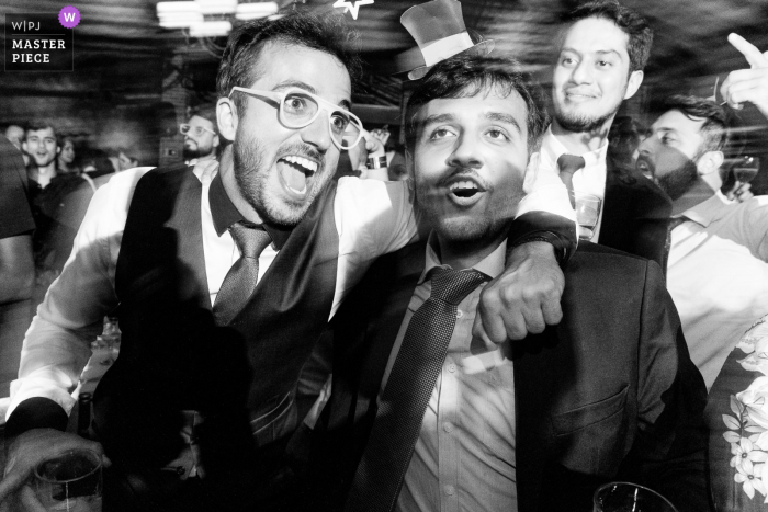 Brazilian wedding image of friends having a good time at the reception