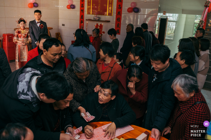 Fujian Wedding Image of an exchange during the money ceremony Fujian Wedding Image of an exchange of money ceremony
