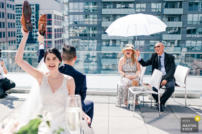 Malaparte Wedding Photography of The bride and groom playing the shoe game Malaparte Wedding Photography | The bride and groom play the shoe game
