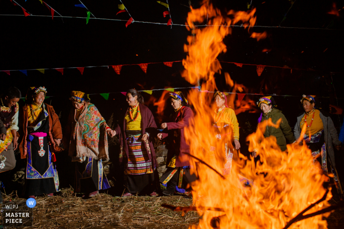 China wedding photography from Mountain of San'ao, Heishui County, north of Sichuan Province of the Traditional dance around the campfire 